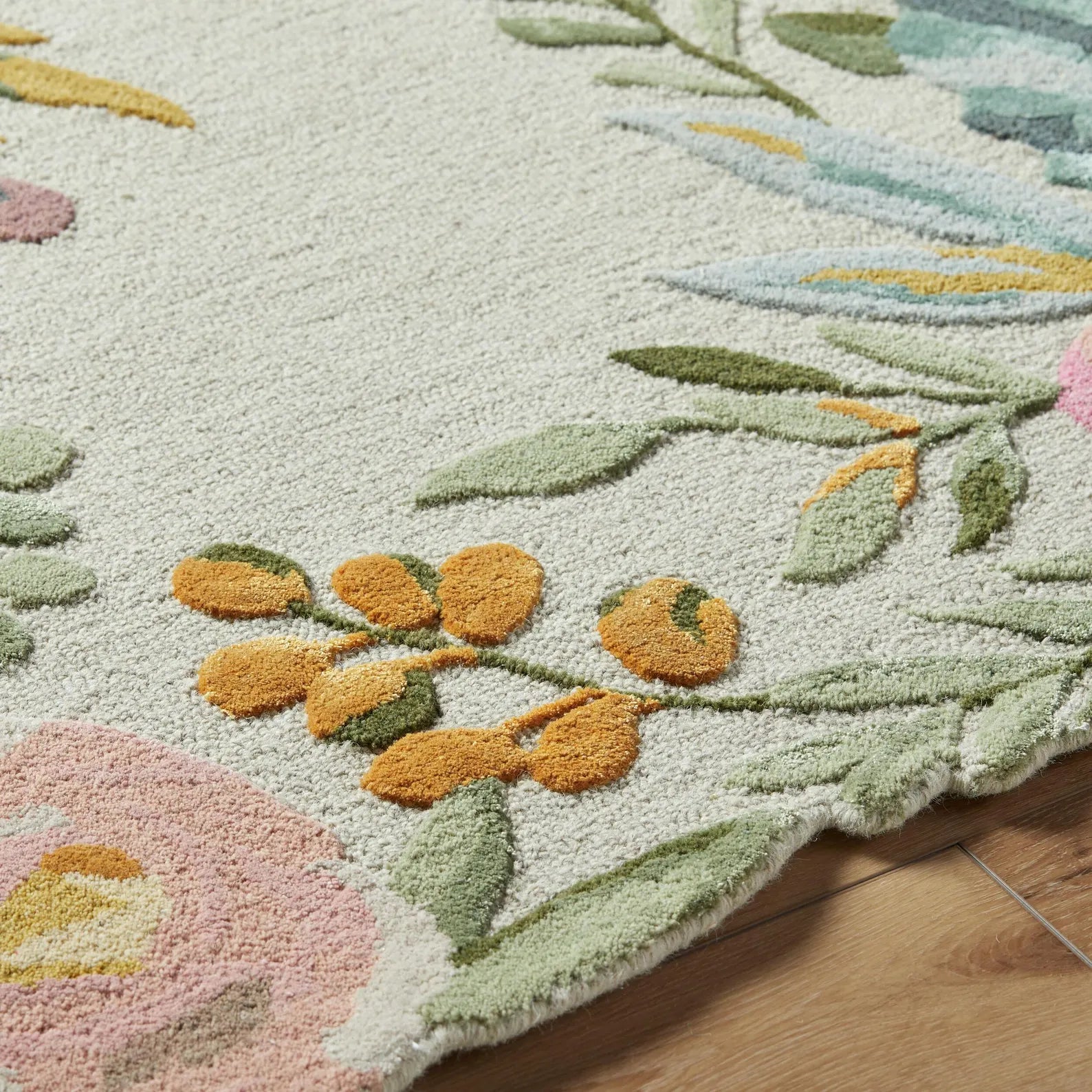 Side angle of Blooming Meadow Rug highlighting scalloped floral edges.