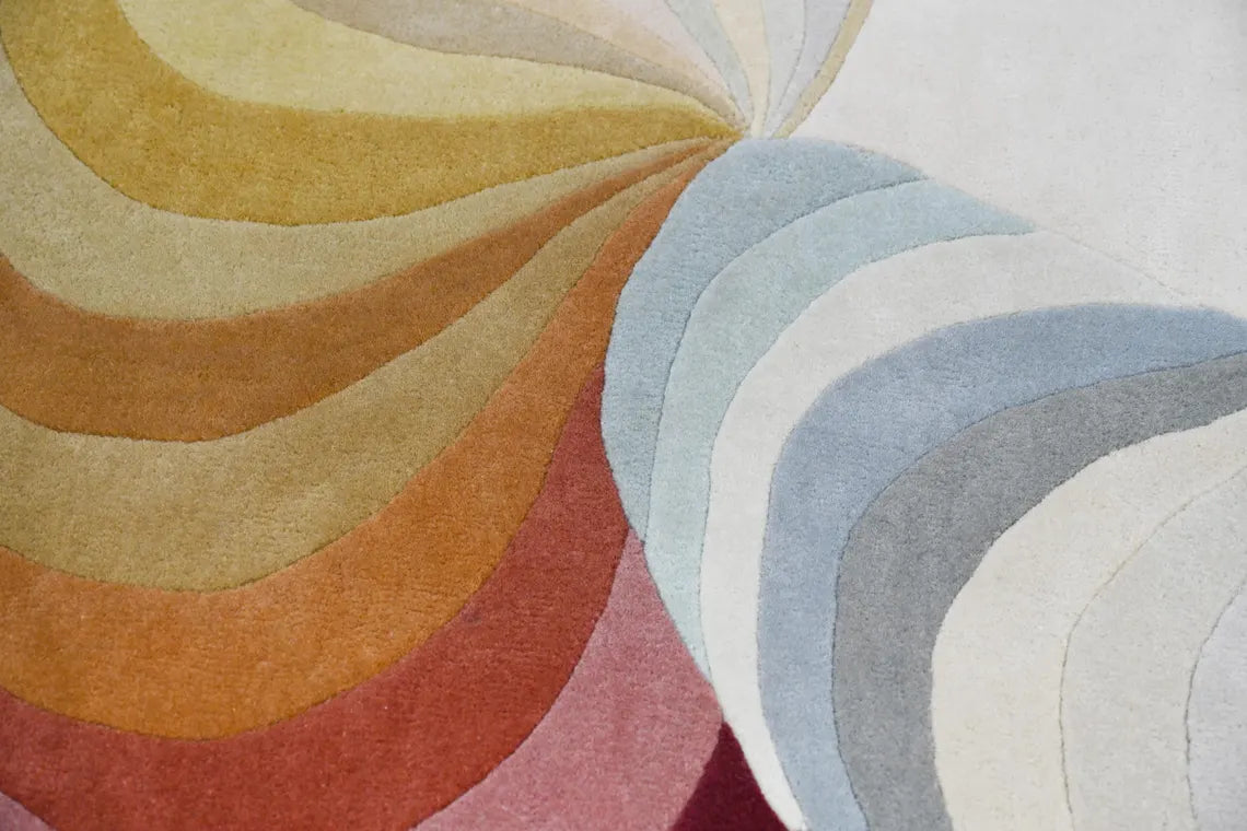 Overlapping trellis-style rug design with curved details.