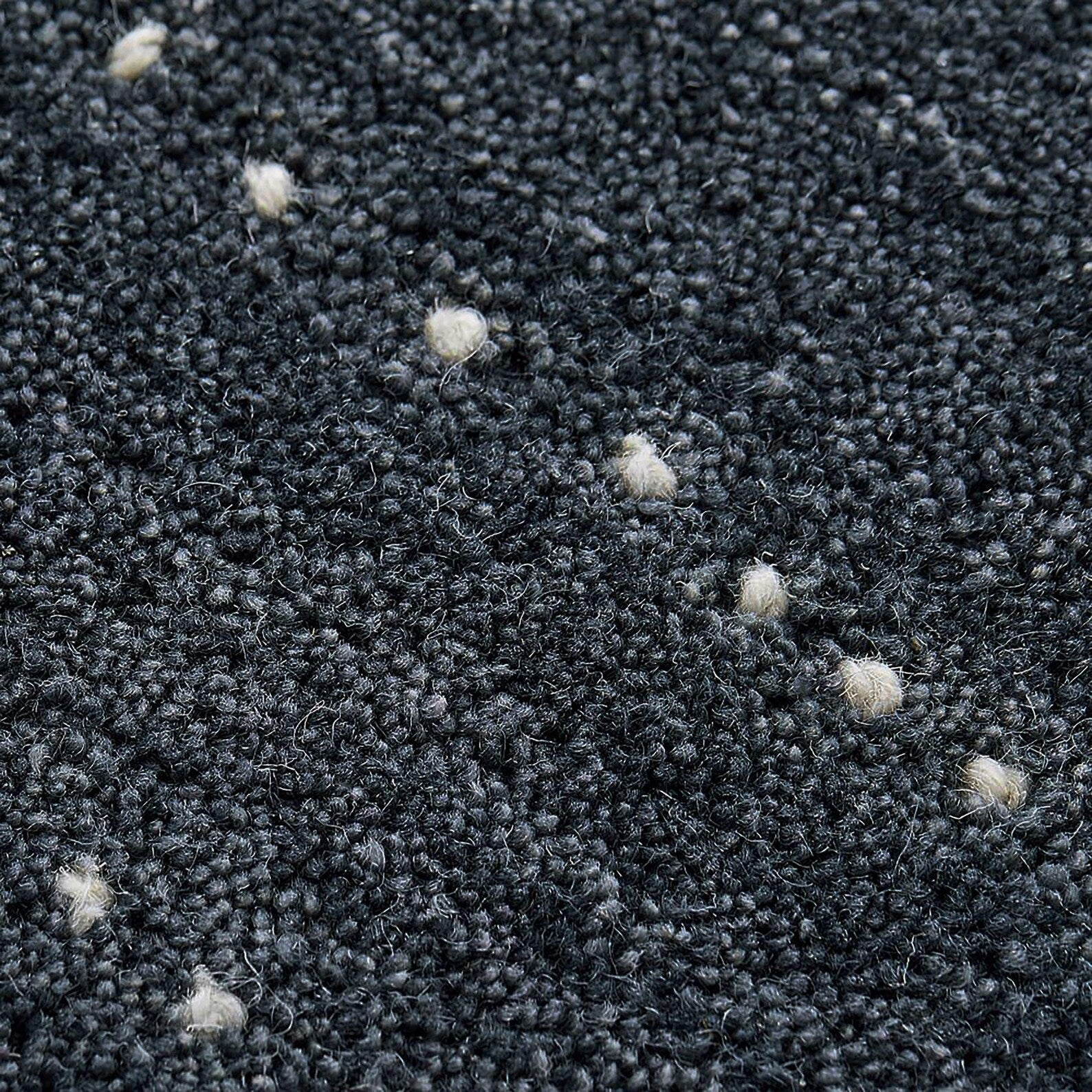 Detailed close-up of indigo wool rug with dotted hand-tufted texture – Decordec

