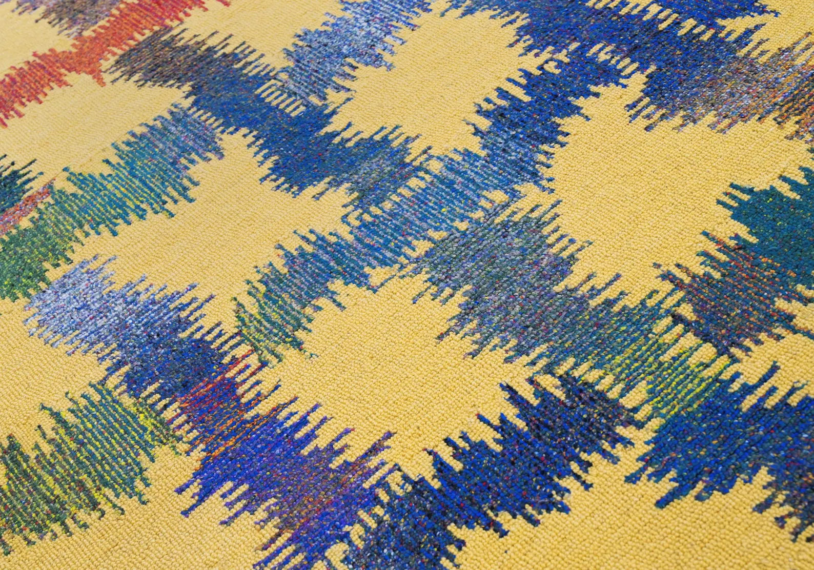Macro texture of the Radiance Flow Rug showing pile and color transitions.