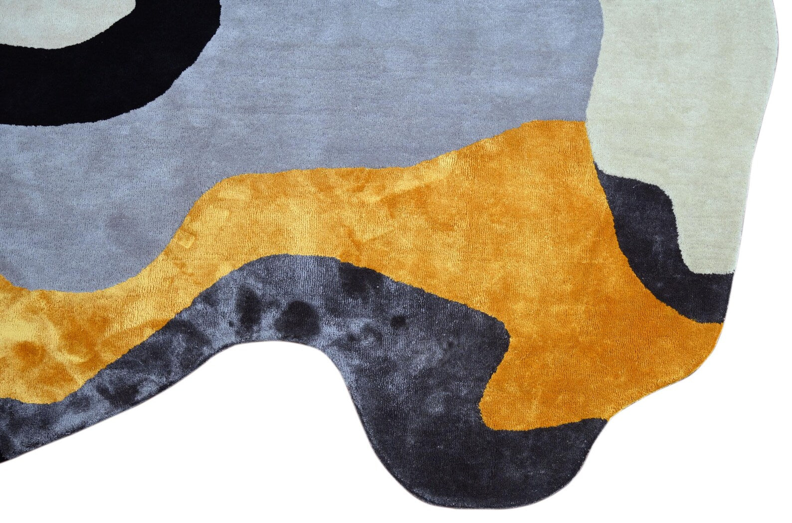 Side view of Molten Flow Rug 