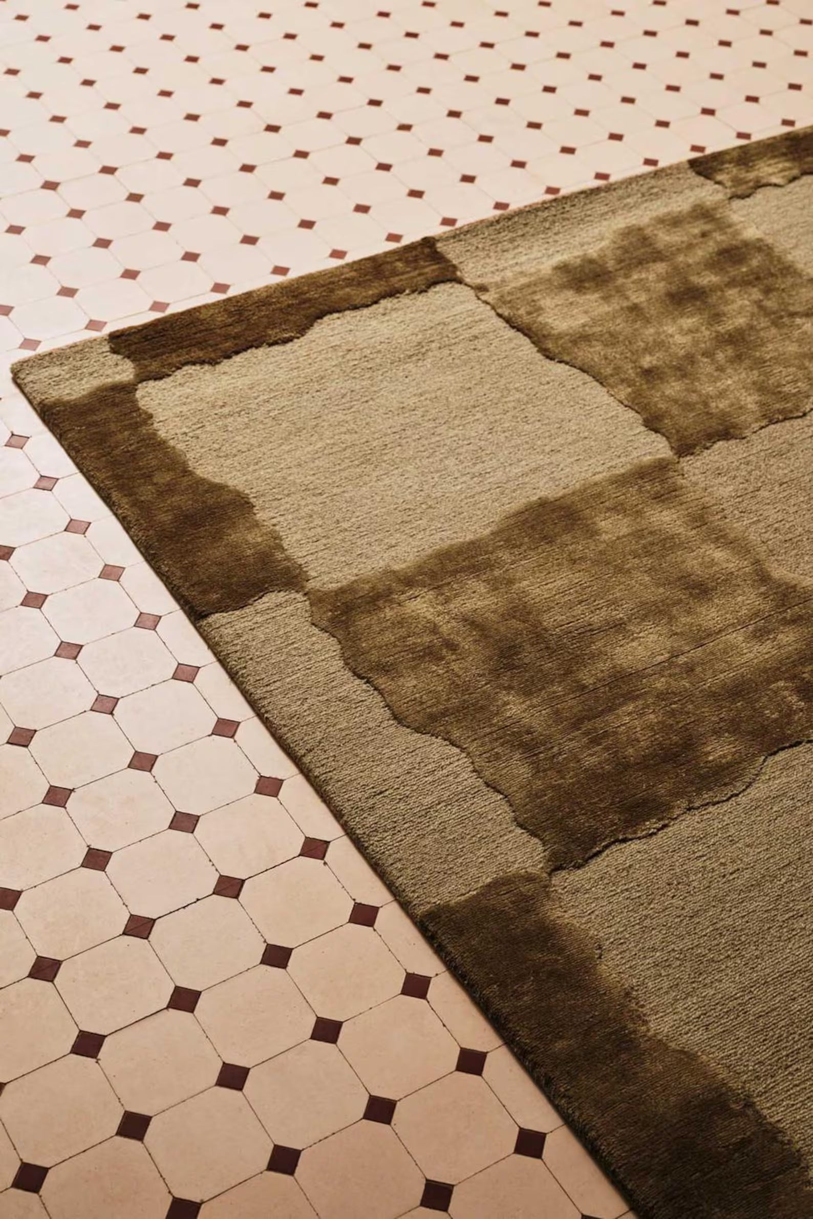 Top corner angle of Olive rug 