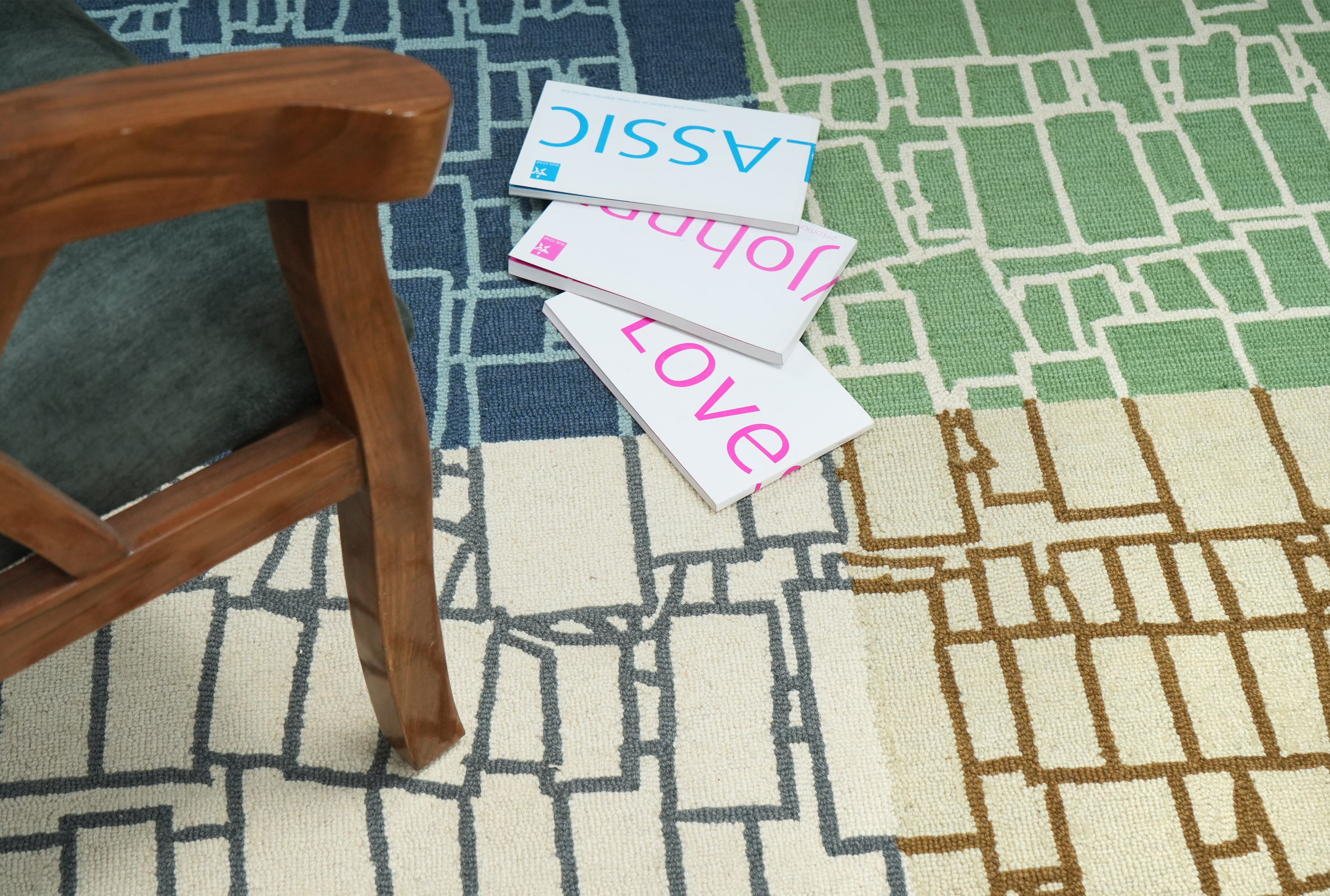 cortera rug full view hand tufted layered abstract pattern.