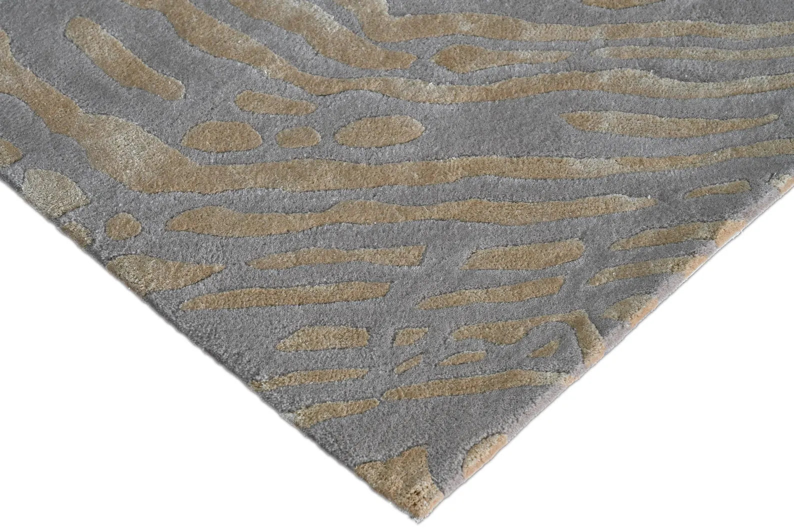 Swirl Pattern hand_tufted rug corner view showing clean edges and precise swirl detailing